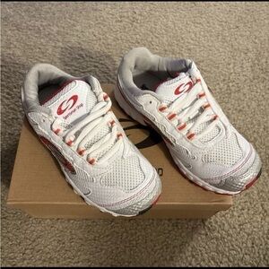 Sportsman Shop Unisex White and Red Trim Sneakers